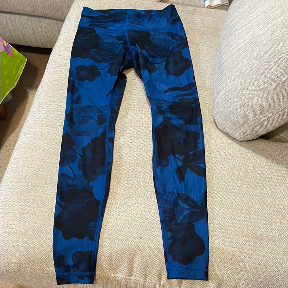 RARE lululemon athletica Blue Floral Leggings GORGEOUS